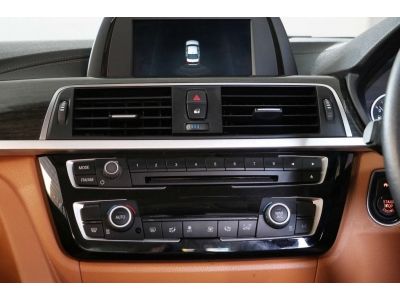 ปี2018 BMW 320D ICONIC F30 LCI 8AT   เครืองดีเซลล์ รูปที่ 3